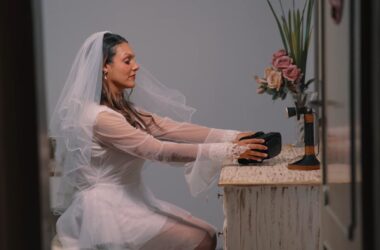 Cantora sergipana Araly lança videoclipe “A Noiva do Século XXI”