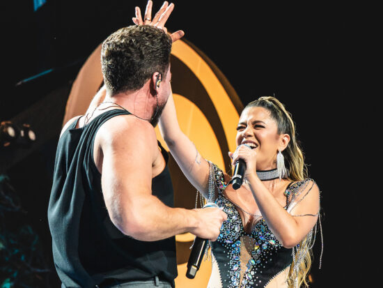 Yasmin Sensação realiza pocket show gratuito em Aracaju