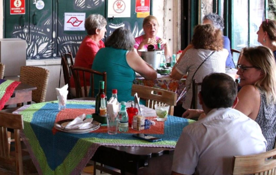 Abrasel reforça defesa pela volta do horário de verão após aumento nas contas de luz