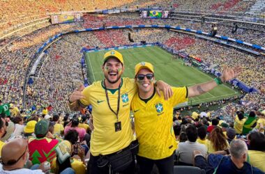 Agabas e Pokas vivem emoção da estreia do Brasil na Copa do Mundo e levam torcida sergipana para dentro do estádio