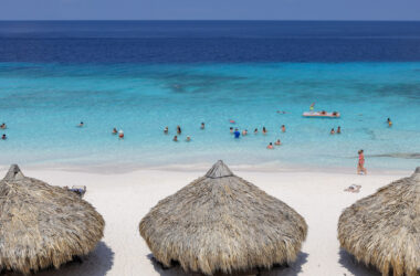Azul retoma voos para Curaçao e Latam coloca operações extras para Santiago na alta temporada