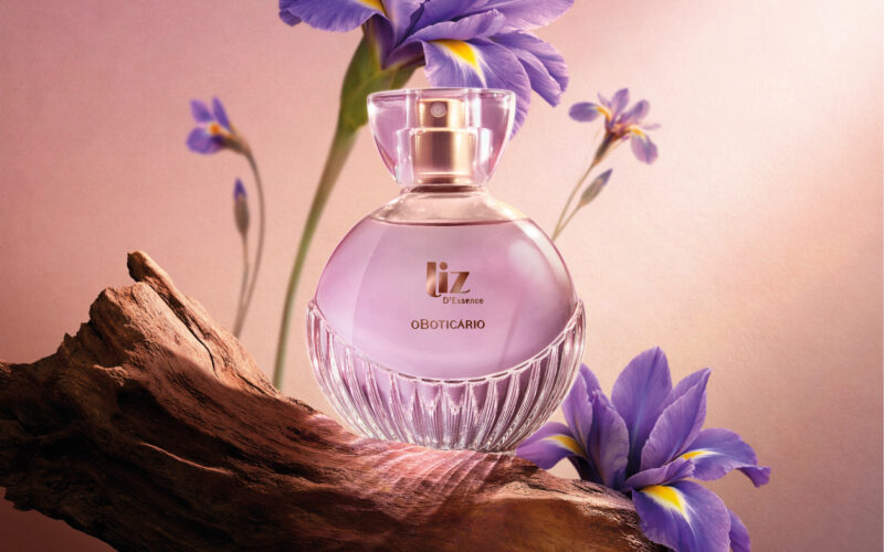 Com ingrediente raro da perfumaria internacional, O Boticário redefine o amadeirado feminino no lançamento de Liz D’Essence 