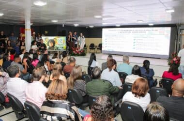 Comunidade escolar da rede de Aracaju celebra lançamento do Plano Municipal pela Primeira Infância