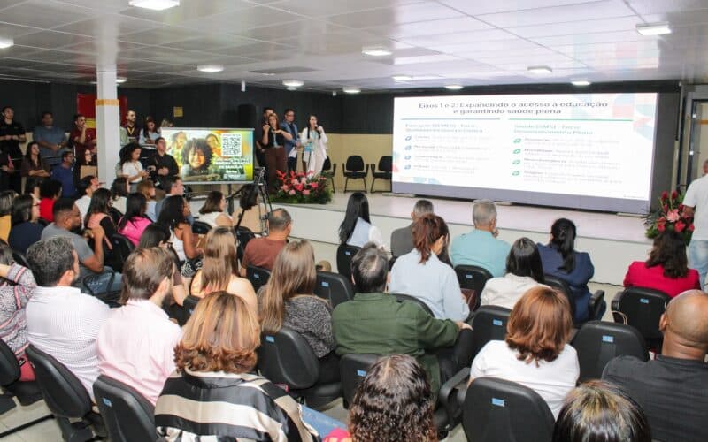 Comunidade escolar da rede de Aracaju celebra lançamento do Plano Municipal pela Primeira Infância