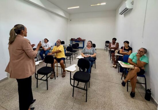 Fundat e Abrasel orientam alunos sobre empreendedorismo no setor de alimentação