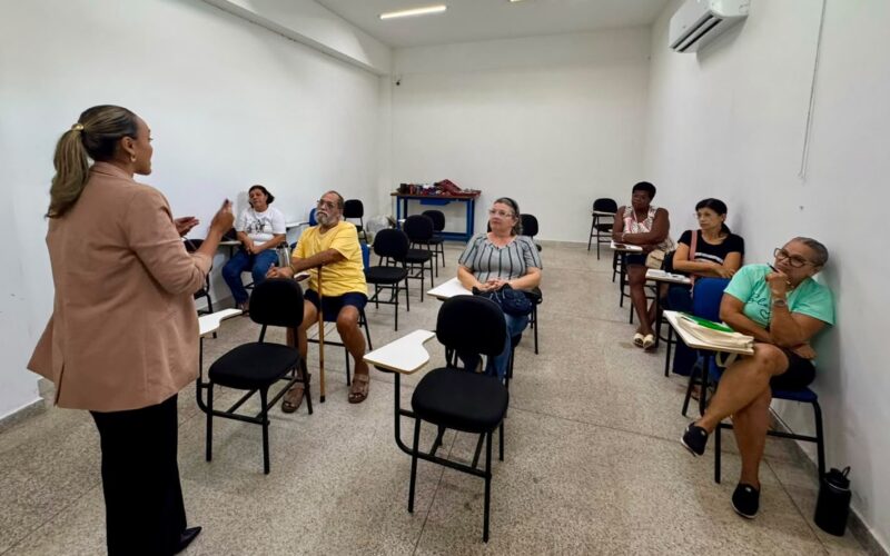 Fundat e Abrasel orientam alunos sobre empreendedorismo no setor de alimentação