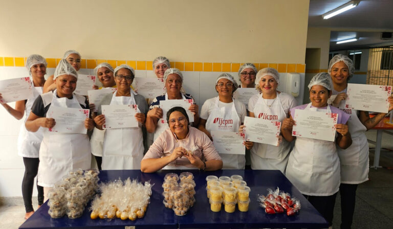 Mulheres buscam na cozinha o acesso ao empreendedorismo