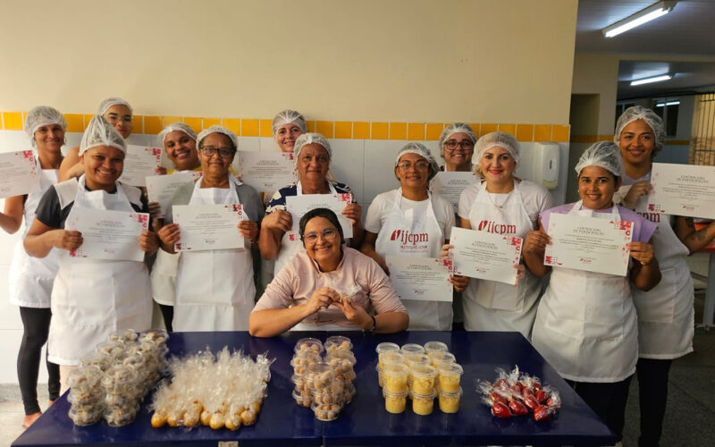 Mulheres buscam na cozinha o acesso ao empreendedorismo