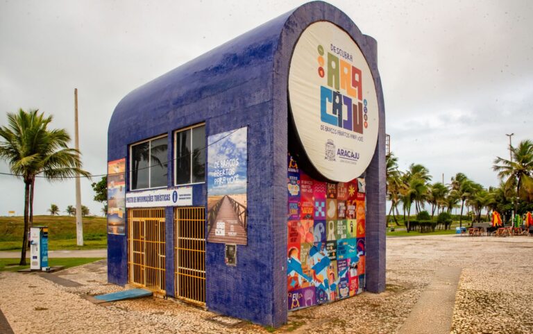 Prefeitura entrega novo Centro de Atendimento ao Turista na Orla de Atalaia