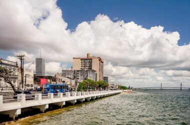 Aracaju se destaca no Brasil com liderança na geração de empregos em diversos setores da economia
