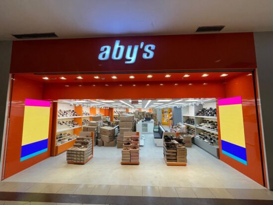 Aby’s Calçados reinaugura loja no Shopping Jardins