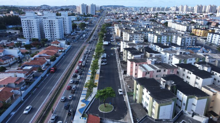 Prefeitura inaugura urbanização do calçadão da Avenida Augusto Franco e moradores aprovam novo espaço 