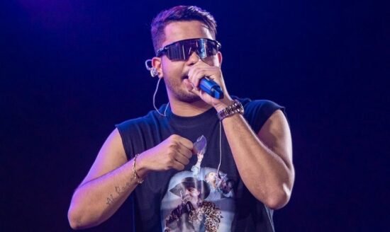 Mikael Santos alcança 2 milhões de ouvintes mensais no Spotify e chega ao Top 100 Brasil