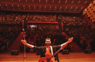 Petrel volta ao palco do Teatro Tobias Barreto pela terceira vez para abrir espetáculo em homenagem à Legião Urbana