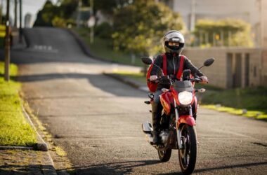 Candidato a deputado federal viraliza com proposta de juros menores para moto de trabalho