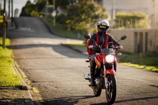 Candidato a deputado federal viraliza com proposta de juros menores para moto de trabalho