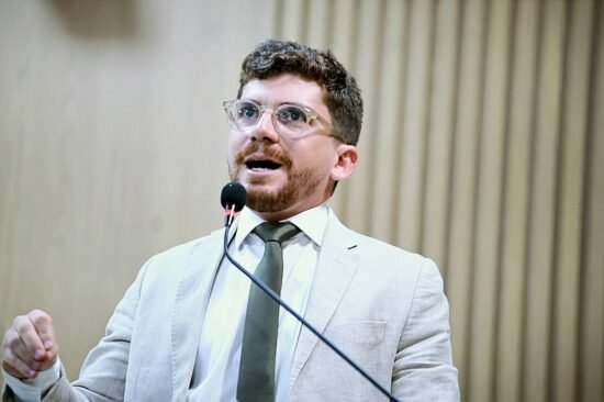 Breno Garibalde volta a criticar o uso de catracas duplas no transporte público