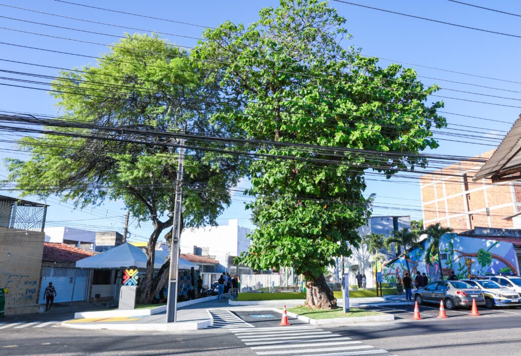 Prefeitura de Aracaju inaugura revitalização do Largo Professor Alcebíades Melo no conjunto Castelo Branco Prefeitura de Aracaju inaugura revitalização do Largo Professor Alcebíades Melo no conjunto Castelo Branco